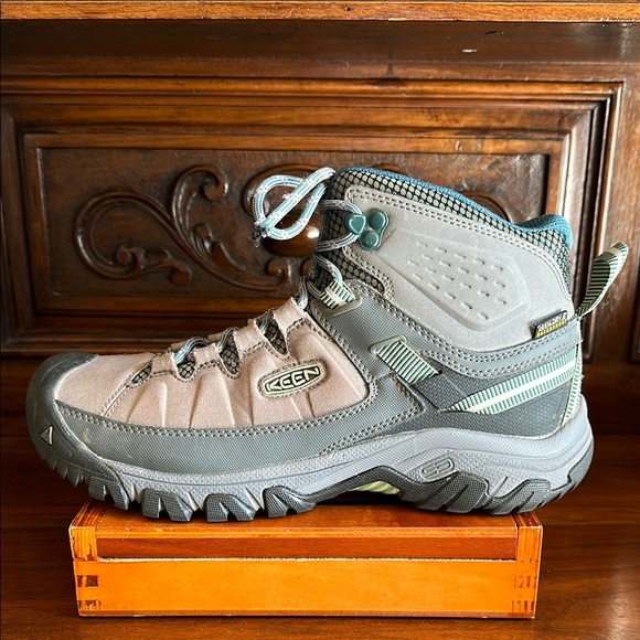 KEEN Women's Targhee Waterproof High Rise Hiking Shoe’s ~ 9.5 - Picture 4 of 13